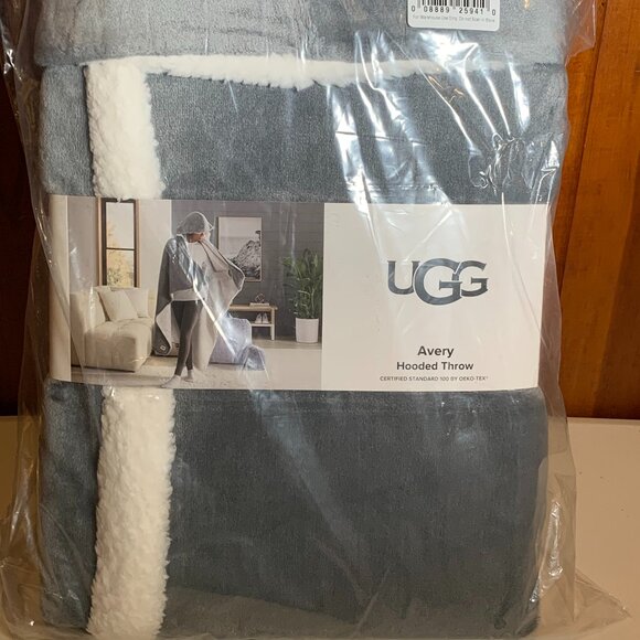 COPY - UGG AVERY HOODED THROW 60 IN BY 50 IN (Grey and White)